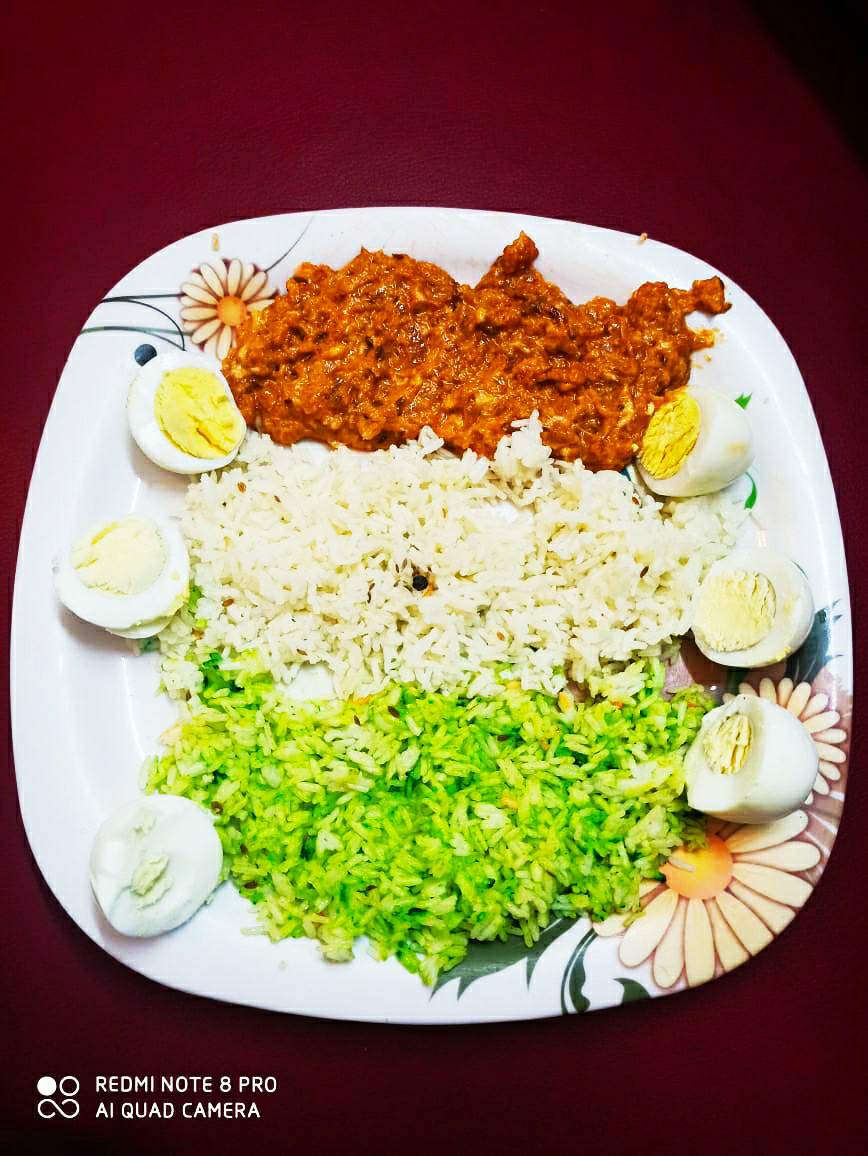 Tri color( egg khurchan with white rice and palak rice) 
