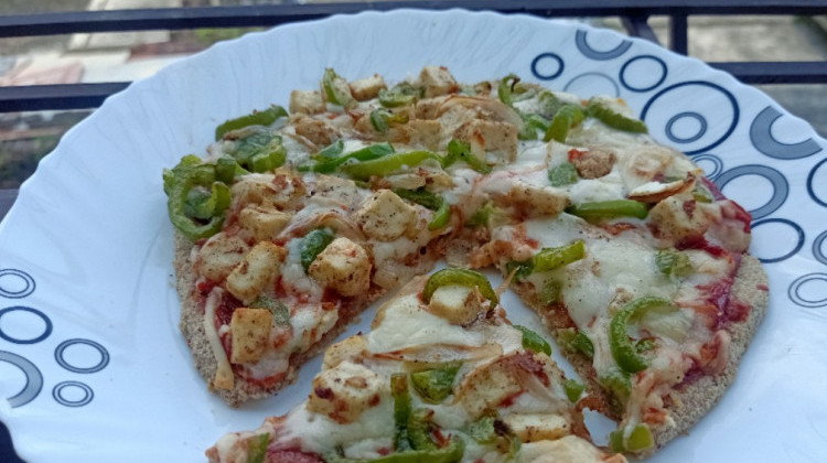 Keto Pizza with healthy twist - EggNChicken4u